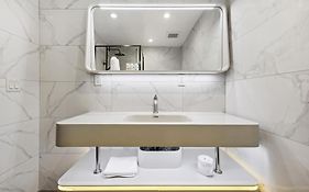 Ramada By Wyndham Flushing Queens